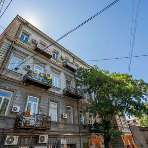 https://irinas-cozy-apartment-21.alltbilisihotels.com