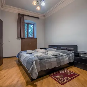 https://apartments-near-metekhi-cathedral.alltbilisihotels.com